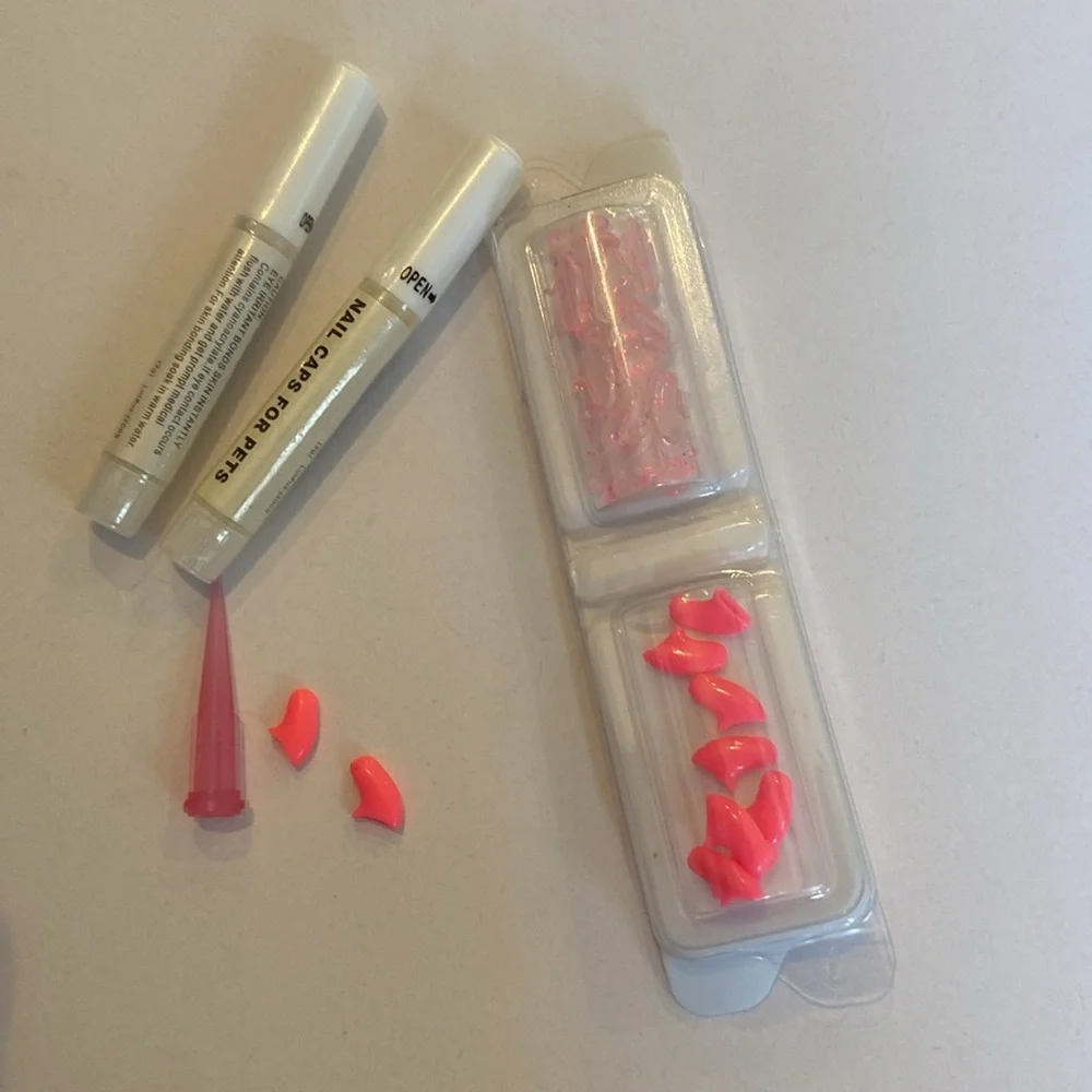 Kitty caps-nail caps for cats (size small cats 6-8 lb)